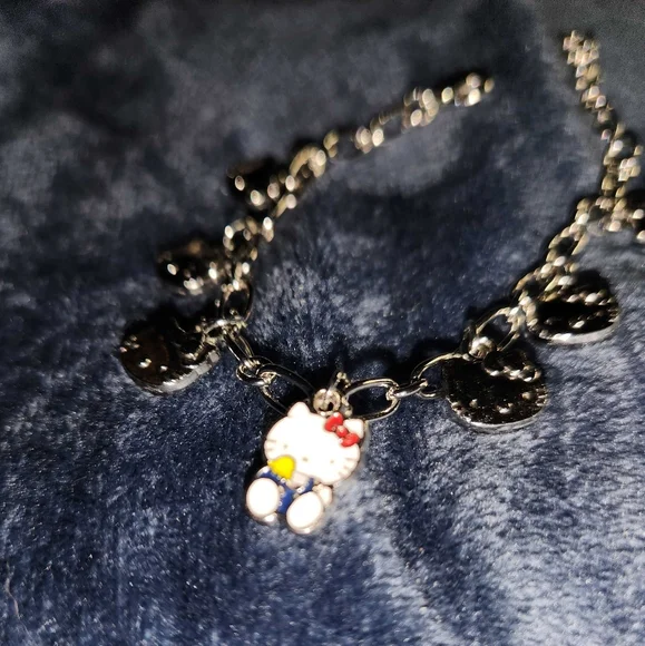 Hello kitty charm bracelet Made by me - Picture 2 of 5